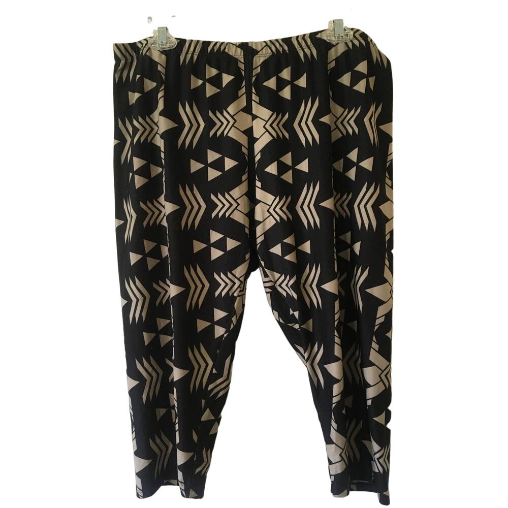Just One, Size 3X Fits Like 1X Comfortable Capris Tan & Black Geometric Pattern